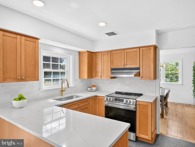 7 CARRIAGE DR, Downingtown, PA 19335