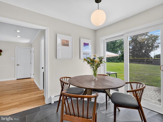 7 CARRIAGE DR, Downingtown, PA 19335