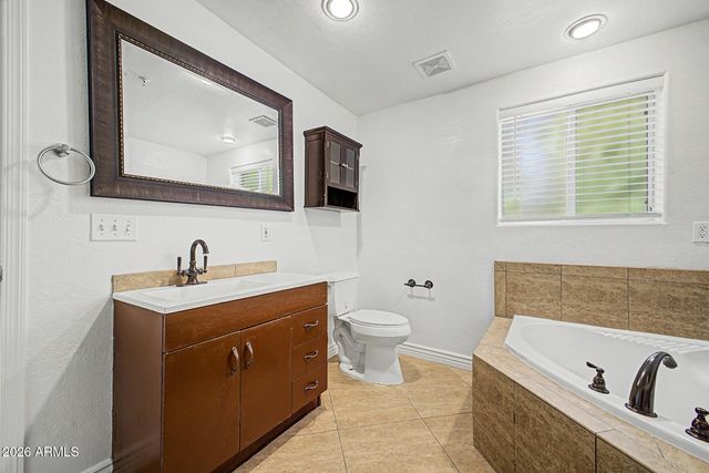 530 E ROSE Lane, Phoenix, AZ 85012