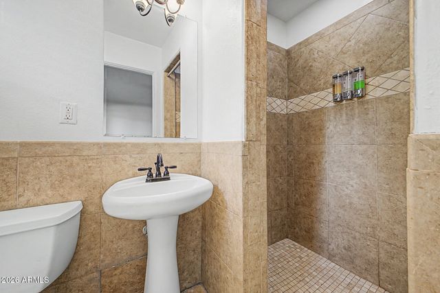 530 E ROSE Lane, Phoenix, AZ 85012