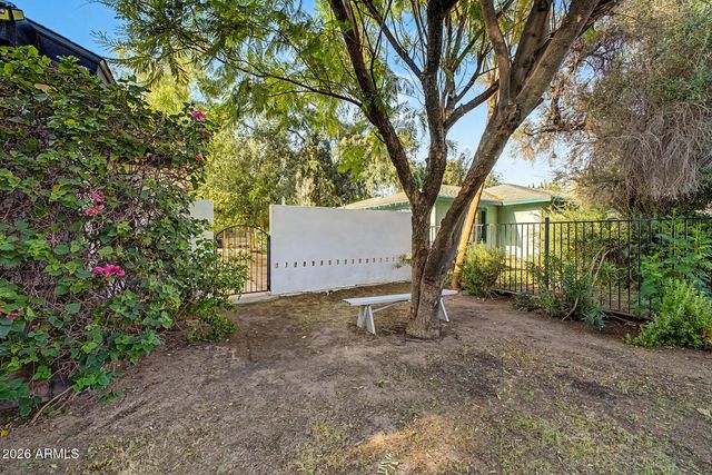 530 E ROSE Lane, Phoenix, AZ 85012