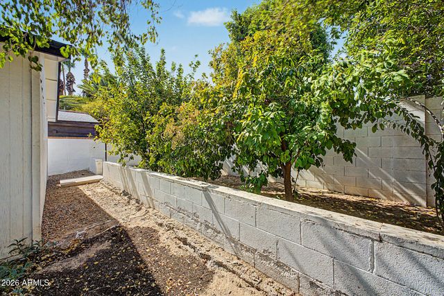 530 E ROSE Lane, Phoenix, AZ 85012