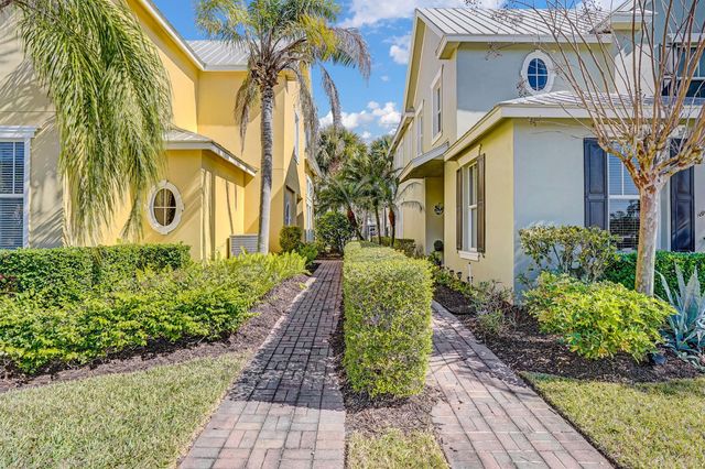 10484 SW Westlawn Boulevard, Port St. Lucie, FL 34987