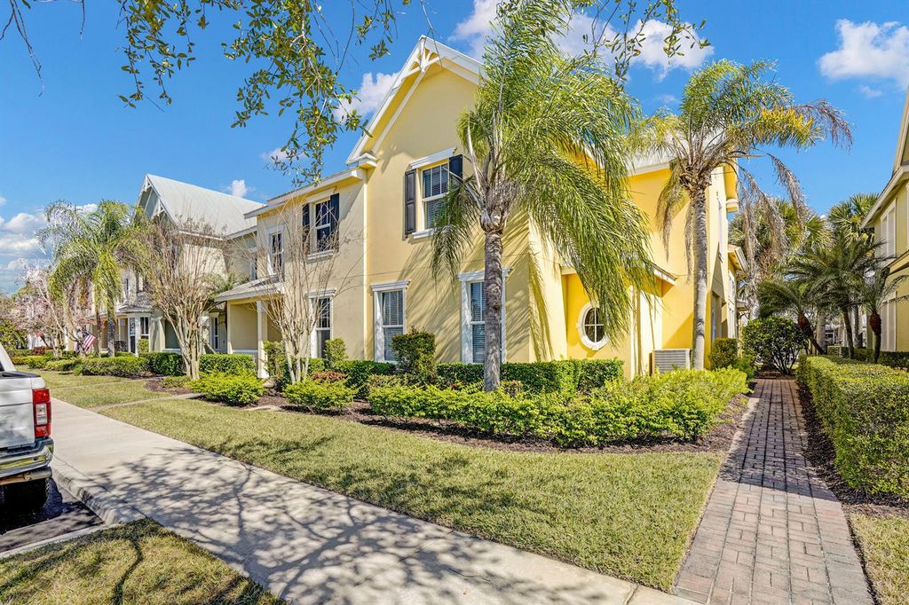 10484 SW Westlawn Boulevard, Port St. Lucie, FL 34987