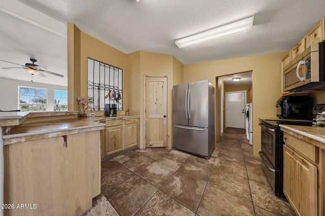 636 W SADDLE BUTTE Street, Apache Junction, AZ 85120
