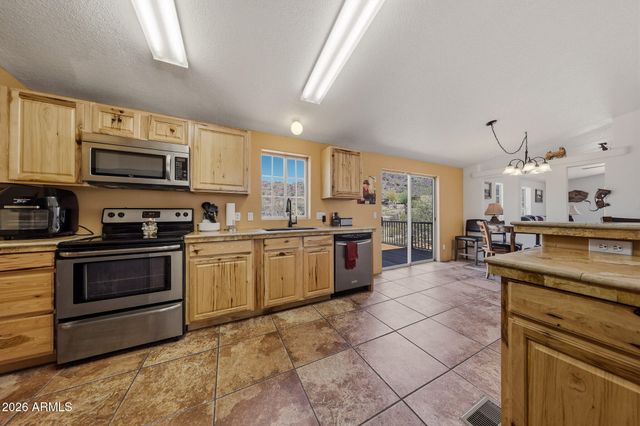 636 W SADDLE BUTTE Street, Apache Junction, AZ 85120