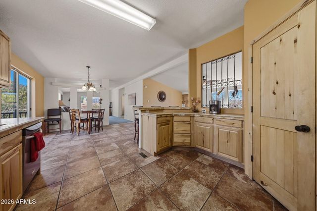 636 W SADDLE BUTTE Street, Apache Junction, AZ 85120