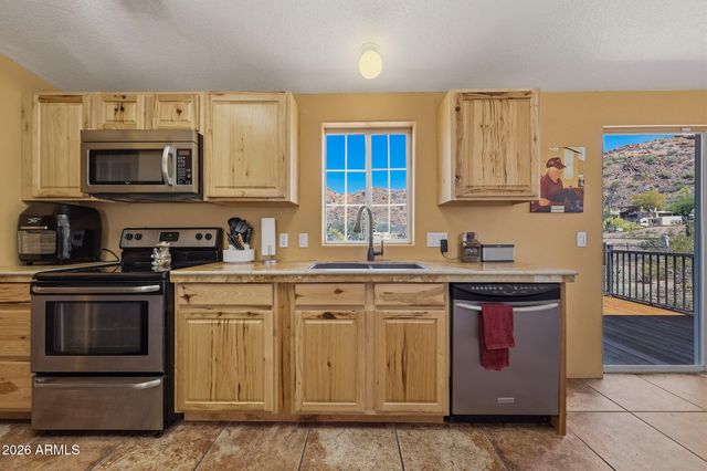 636 W SADDLE BUTTE Street, Apache Junction, AZ 85120