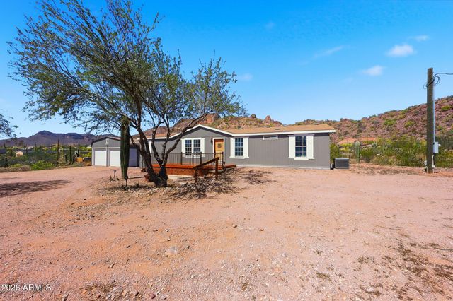 636 W SADDLE BUTTE Street, Apache Junction, AZ 85120