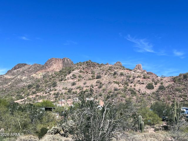 636 W SADDLE BUTTE Street, Apache Junction, AZ 85120