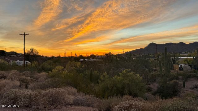 636 W SADDLE BUTTE Street, Apache Junction, AZ 85120