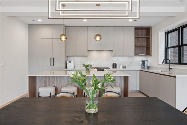 4537 N Clark Street 3C, Chicago, IL 60640