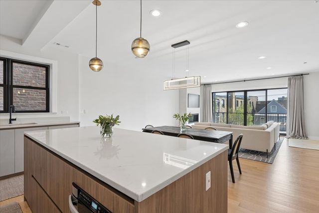 4537 N Clark Street 3C, Chicago, IL 60640