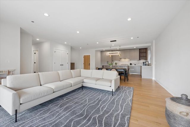 4537 N Clark Street 3C, Chicago, IL 60640