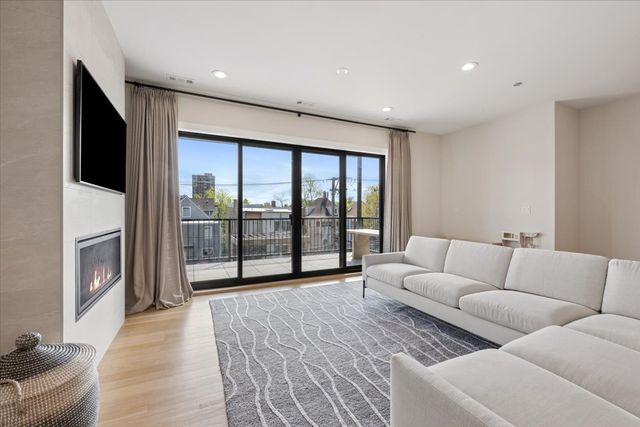 4537 N Clark Street 3C, Chicago, IL 60640