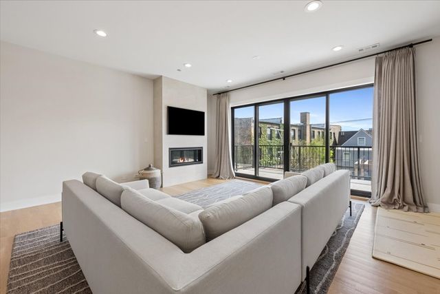 4537 N Clark Street 3C, Chicago, IL 60640