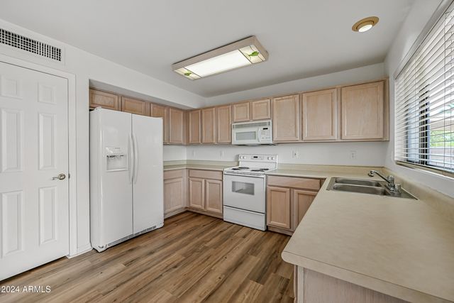 2031 W TRACY Lane, Phoenix, AZ 85023