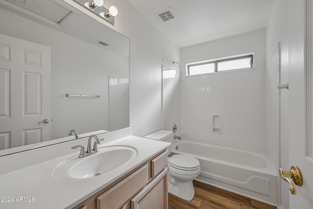 2031 W TRACY Lane, Phoenix, AZ 85023