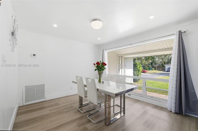 861 N Bel Air Dr, Plantation, FL 33317