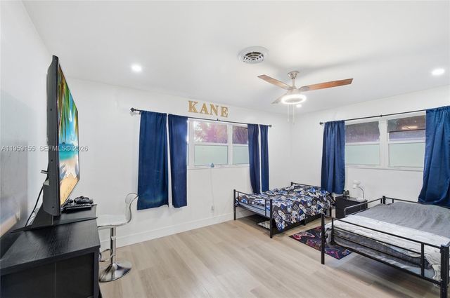 861 N Bel Air Dr, Plantation, FL 33317