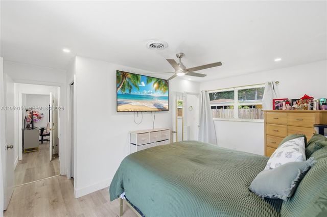 861 N Bel Air Dr, Plantation, FL 33317