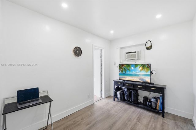 861 N Bel Air Dr, Plantation, FL 33317