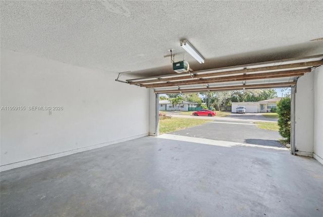 861 N Bel Air Dr, Plantation, FL 33317