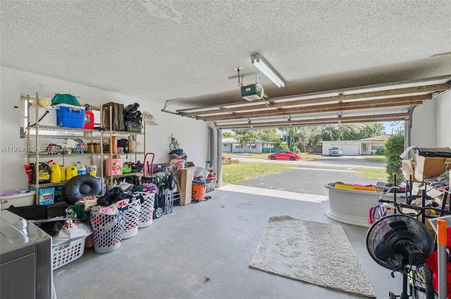 861 N Bel Air Dr, Plantation, FL 33317