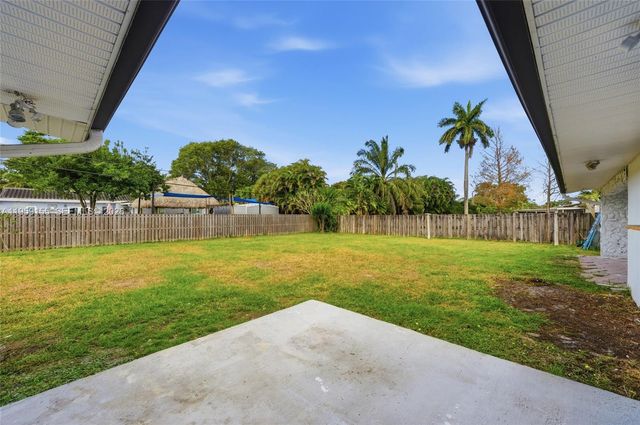 861 N Bel Air Dr, Plantation, FL 33317