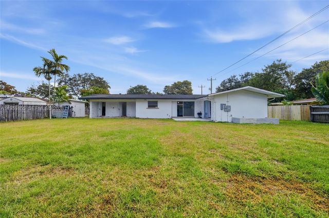 861 N Bel Air Dr, Plantation, FL 33317