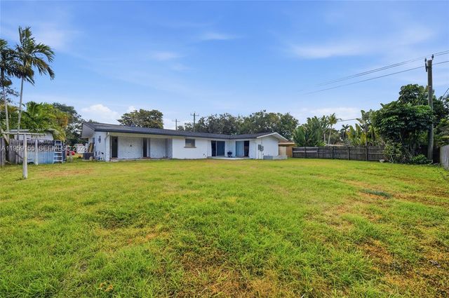 861 N Bel Air Dr, Plantation, FL 33317