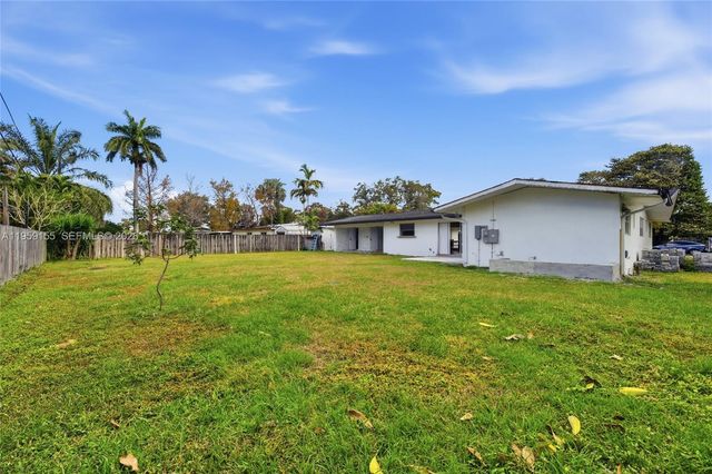 861 N Bel Air Dr, Plantation, FL 33317