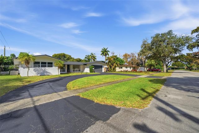 861 N Bel Air Dr, Plantation, FL 33317