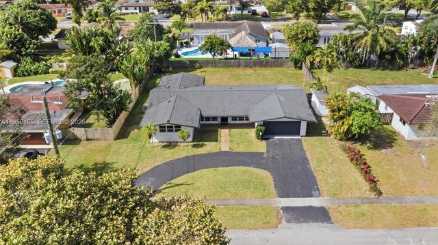 861 N Bel Air Dr, Plantation, FL 33317