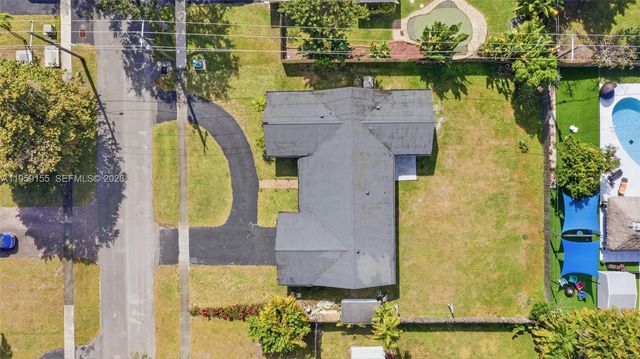 861 N Bel Air Dr, Plantation, FL 33317