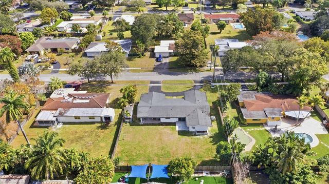 861 N Bel Air Dr, Plantation, FL 33317