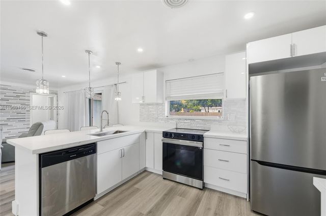 861 N Bel Air Dr, Plantation, FL 33317