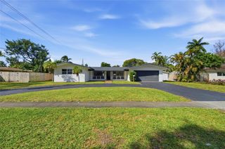 861 N Bel Air Dr, Plantation, FL 33317