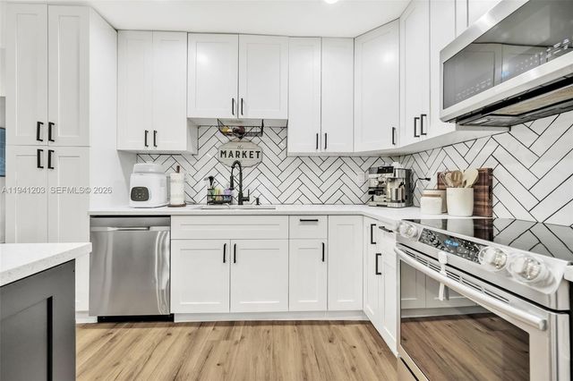 8016 NW 43rd St, Coral Springs, FL 33065