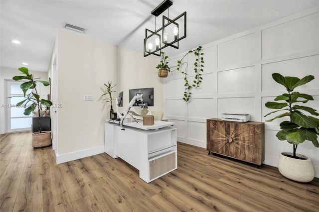 8016 NW 43rd St, Coral Springs, FL 33065