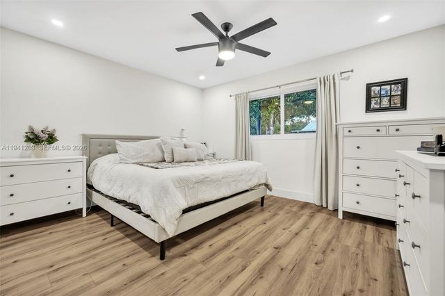 8016 NW 43rd St, Coral Springs, FL 33065