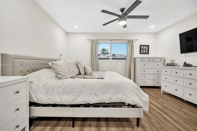 8016 NW 43rd St, Coral Springs, FL 33065