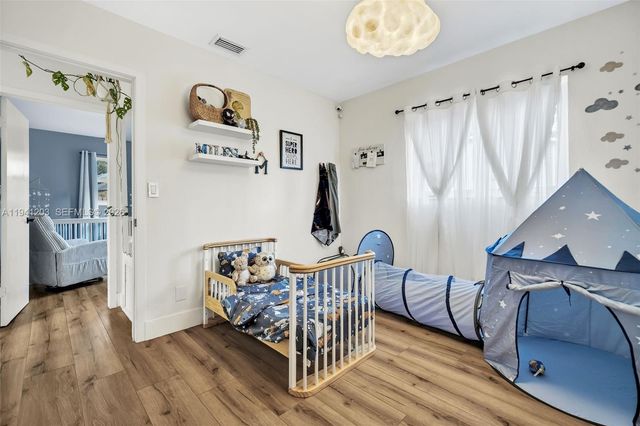 8016 NW 43rd St, Coral Springs, FL 33065