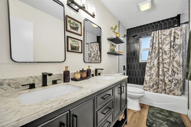 8016 NW 43rd St, Coral Springs, FL 33065