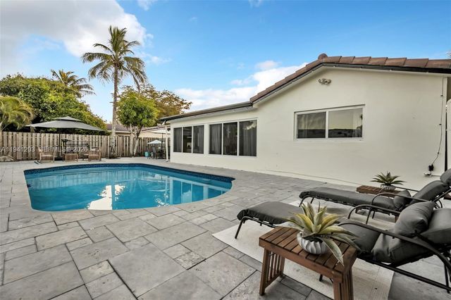 8016 NW 43rd St, Coral Springs, FL 33065