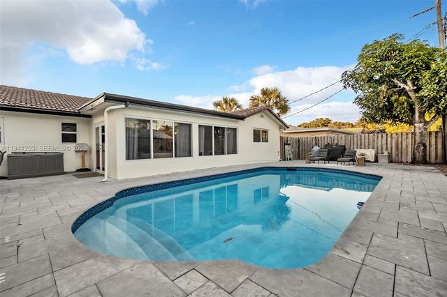 8016 NW 43rd St, Coral Springs, FL 33065