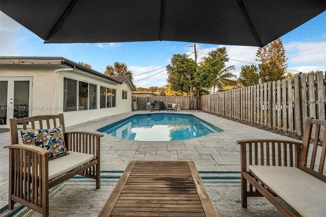 8016 NW 43rd St, Coral Springs, FL 33065