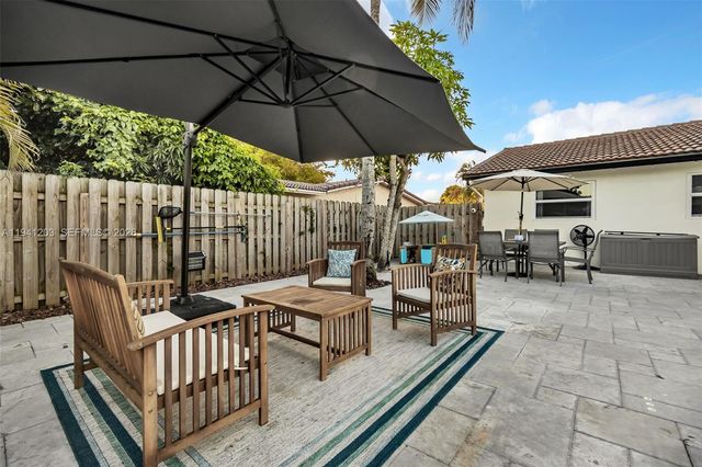 8016 NW 43rd St, Coral Springs, FL 33065