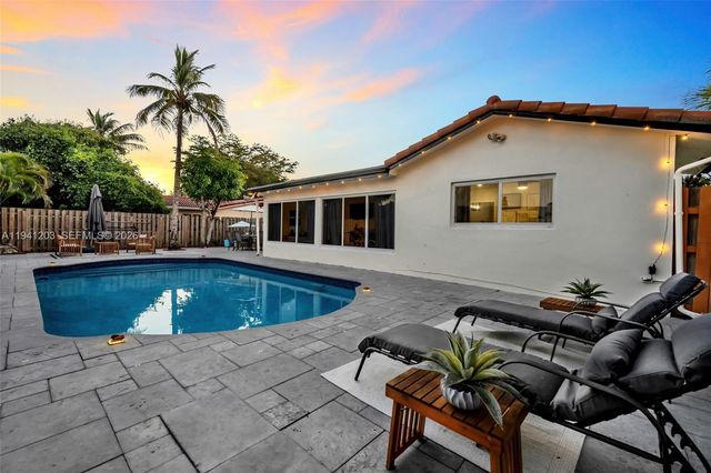 8016 NW 43rd St, Coral Springs, FL 33065