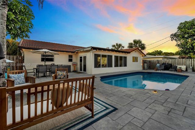 8016 NW 43rd St, Coral Springs, FL 33065